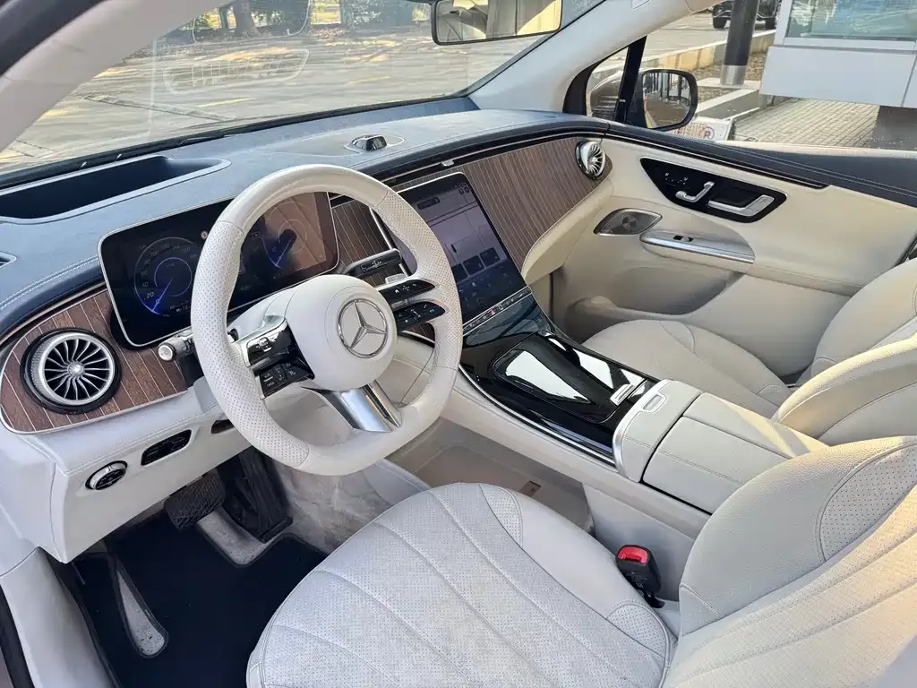 Mercedes-Benz EQE SUV — фото 6