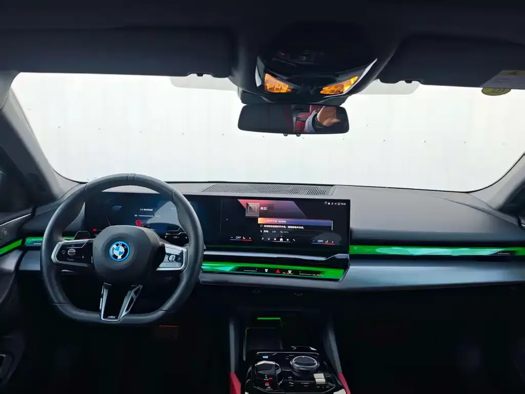 BMW i5 — фото 7