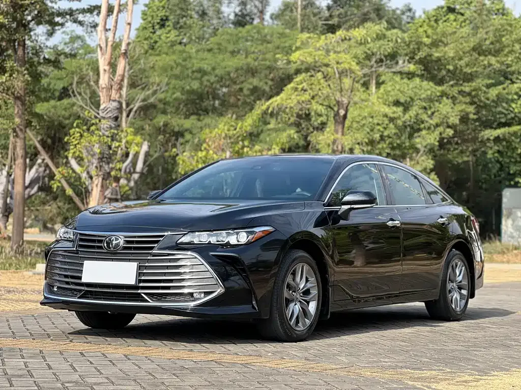 Toyota Avalon — фото 1