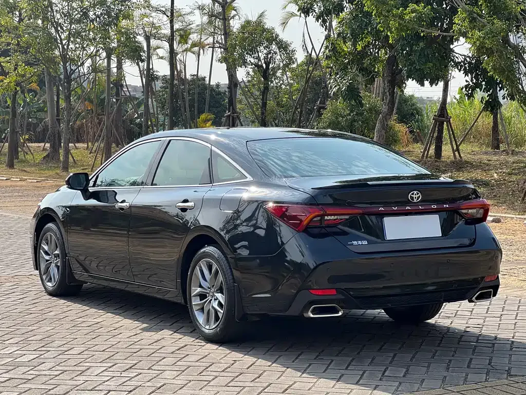 Toyota Avalon — фото 9