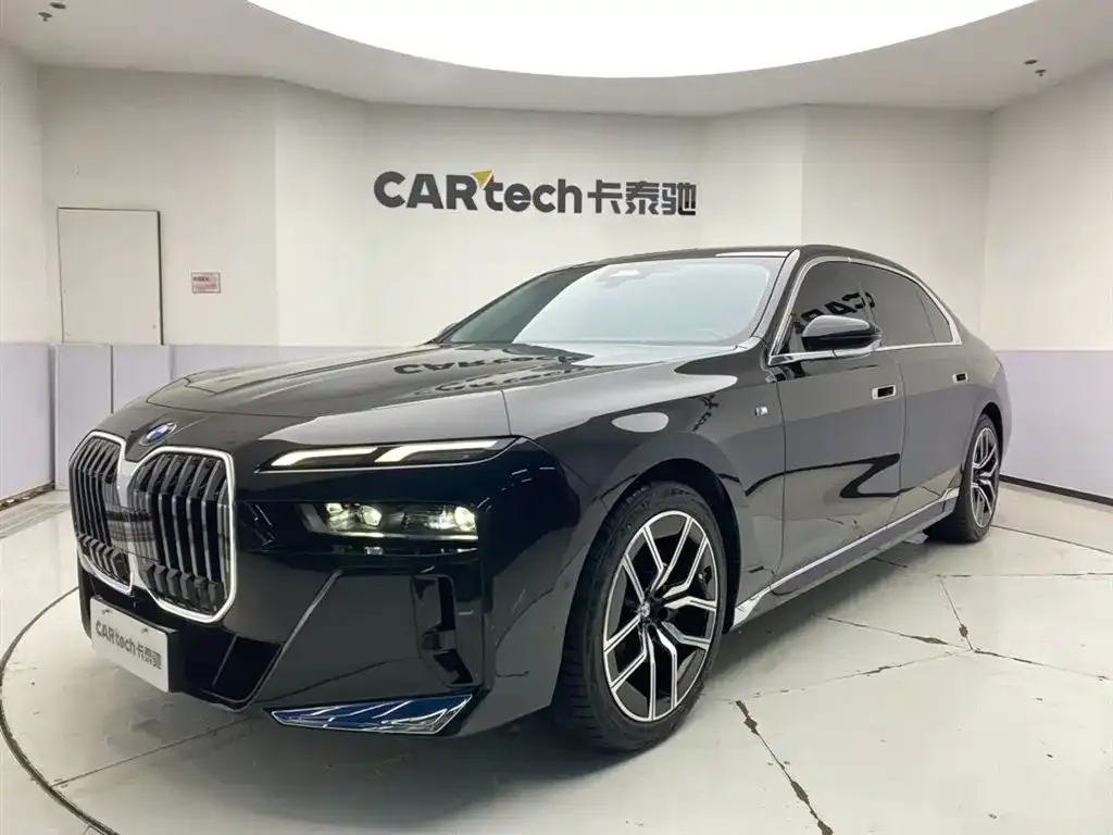 BMW 7 Series — фото 1