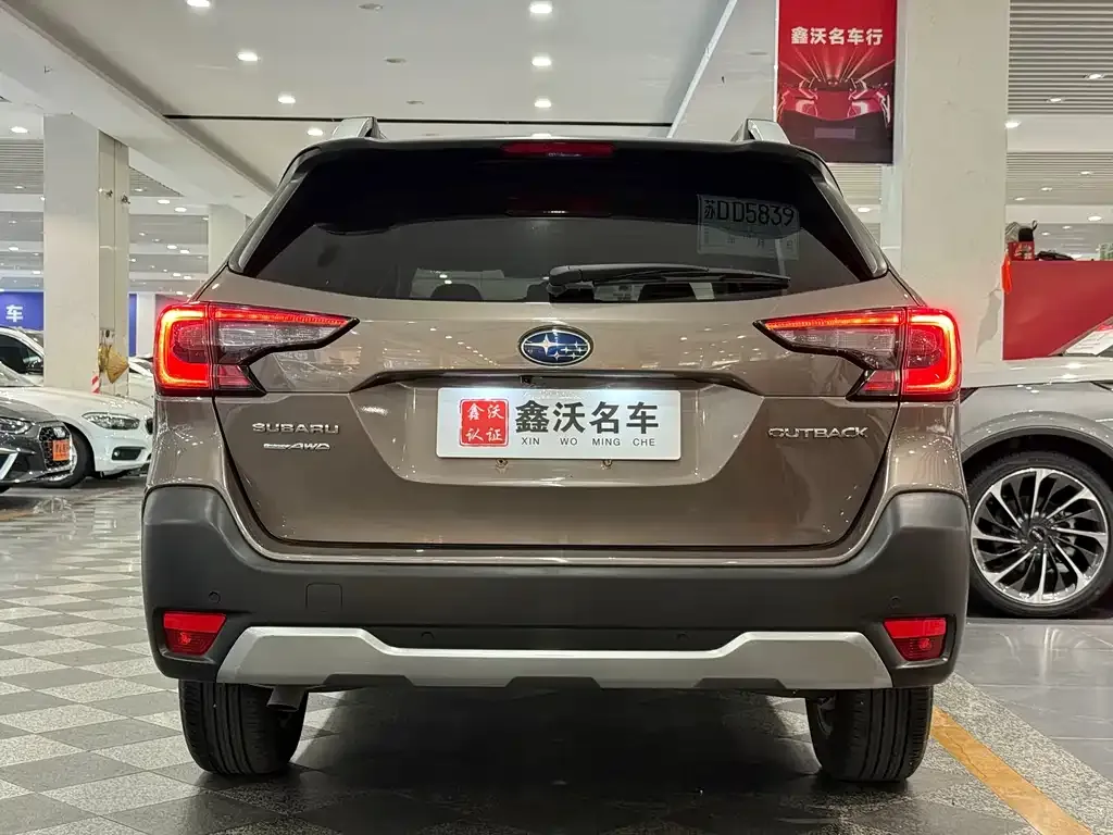 Subaru Outback — фото 6