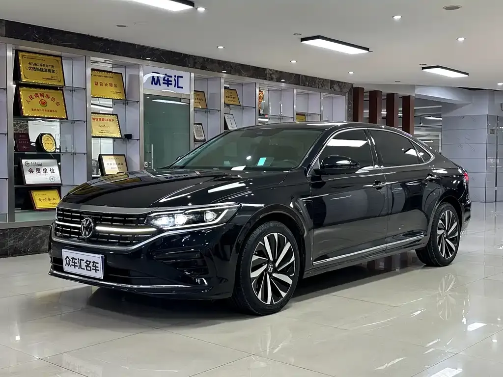Volkswagen Passat — фото 1