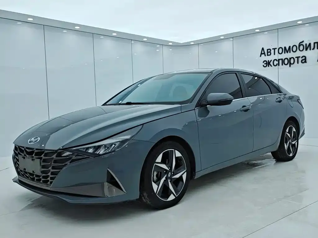 Hyundai Elantra — фото 1