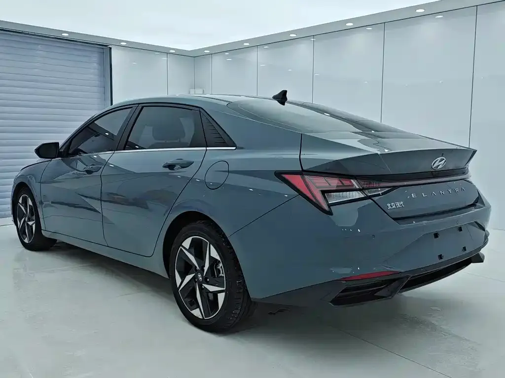 Hyundai Elantra — фото 9