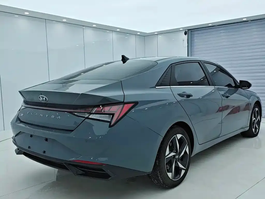 Hyundai Elantra — фото 3
