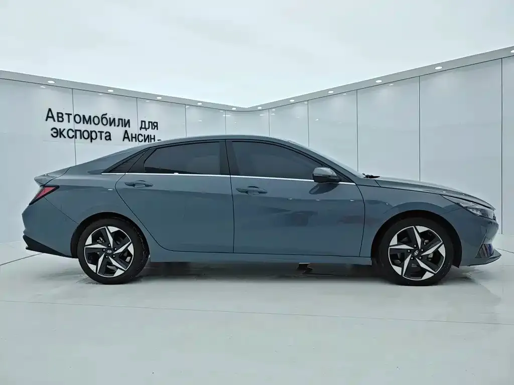 Hyundai Elantra — фото 4