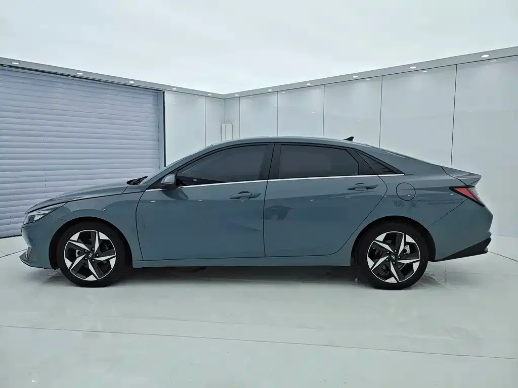 Hyundai Elantra — фото 2