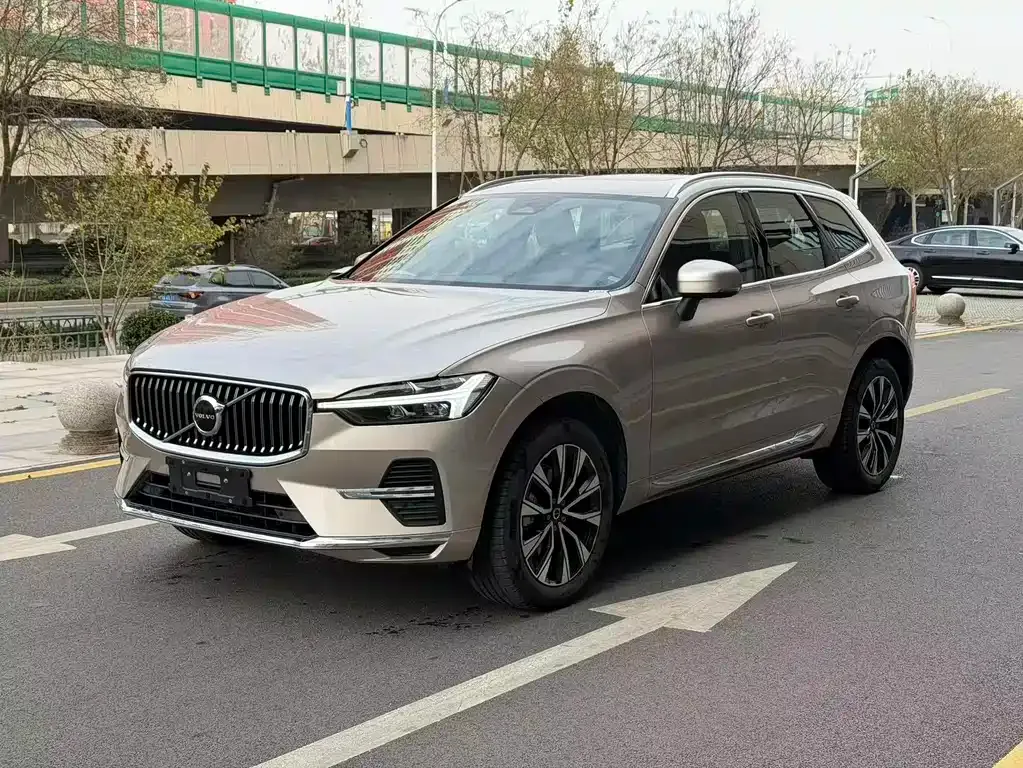 Volvo XC60 — фото 1