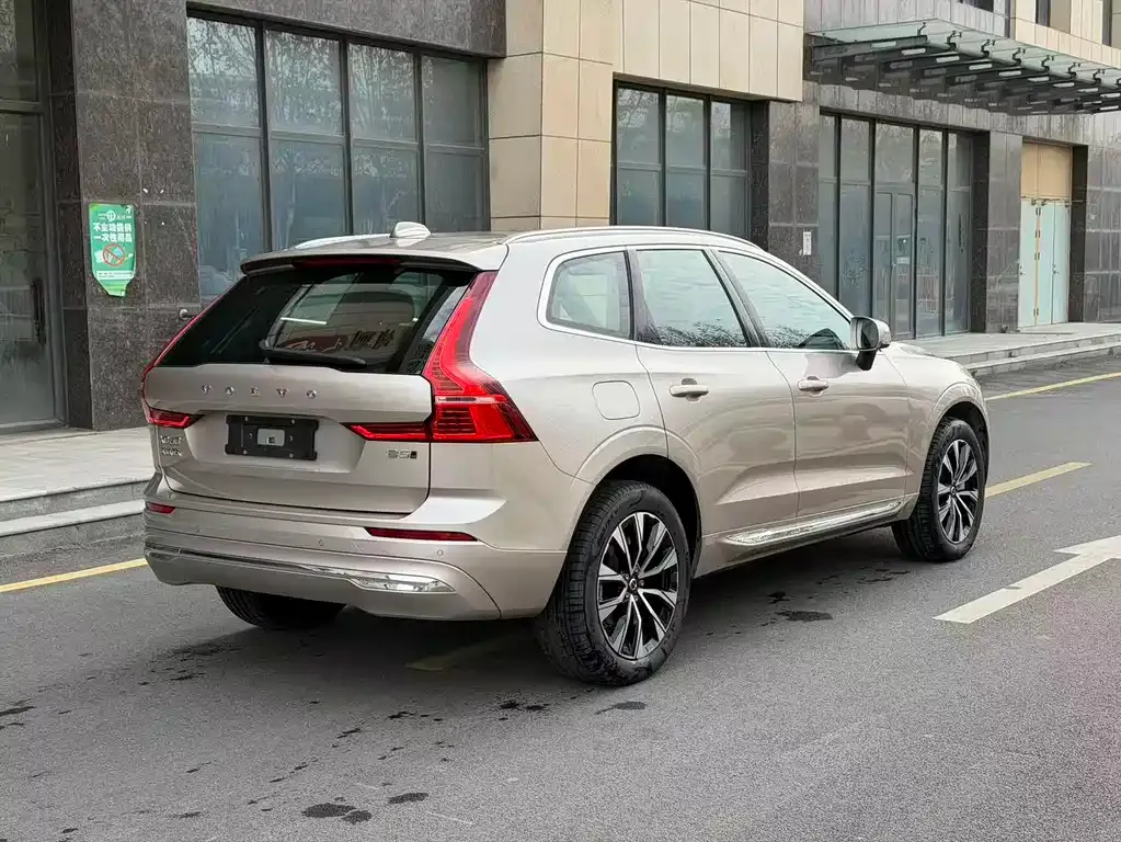 Volvo XC60 — фото 6