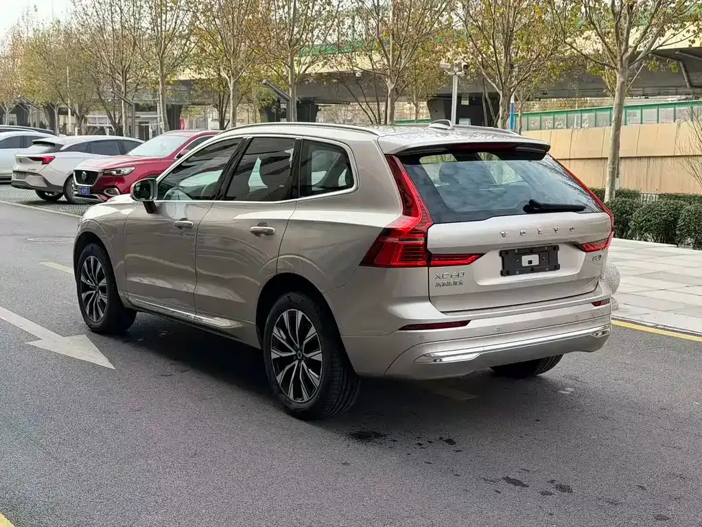 Volvo XC60 — фото 9