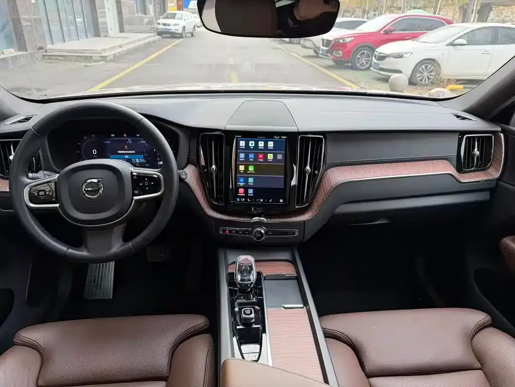 Volvo XC60 — фото 2