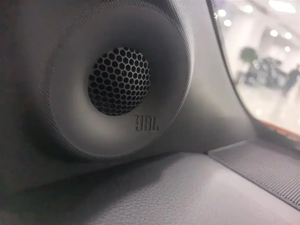 Toyota Granvia — фото 7