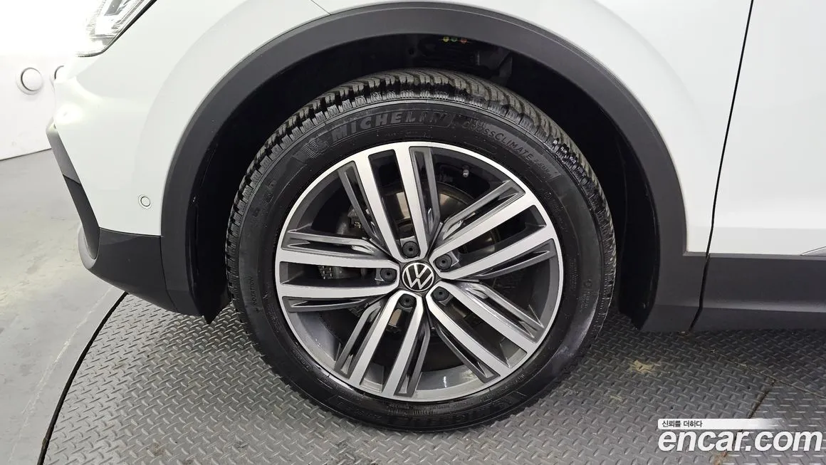 Volkswagen Tiguan — фото 10