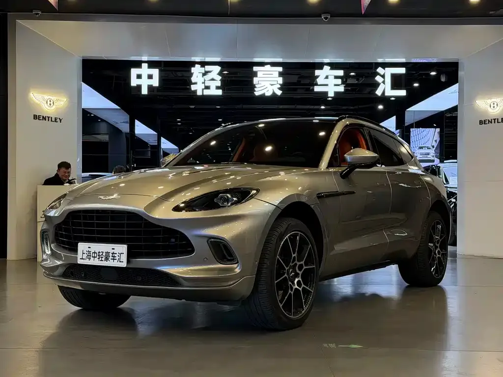 Aston Martin DBX — фото 1