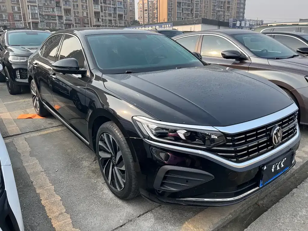 Volkswagen Passat — фото 1