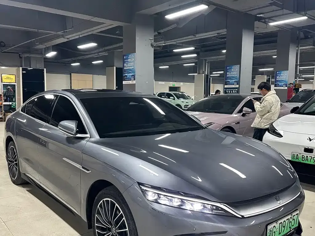 BYD Han — фото 10