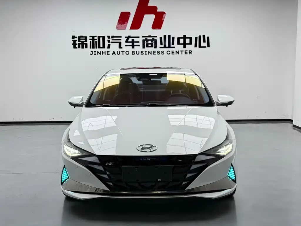 Hyundai Elantra — фото 2