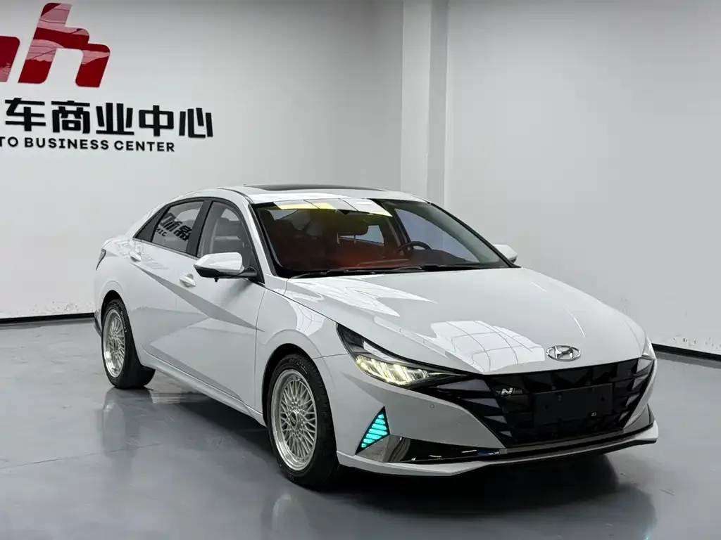 Hyundai Elantra — фото 3