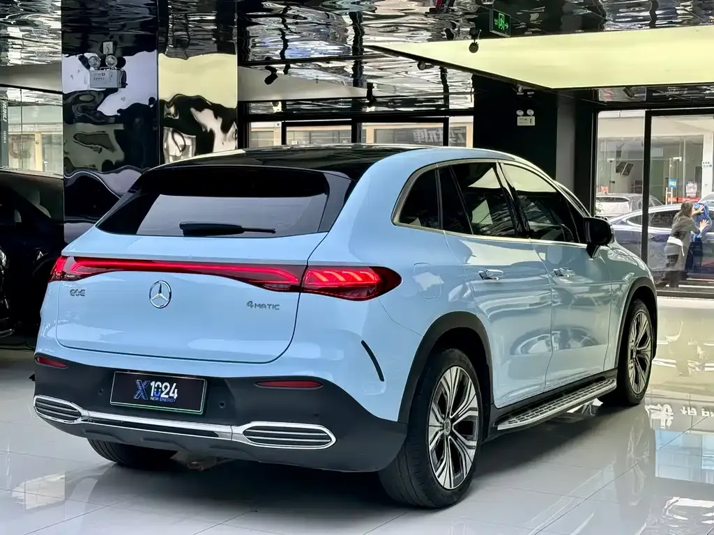 Mercedes-Benz EQE SUV — фото 9