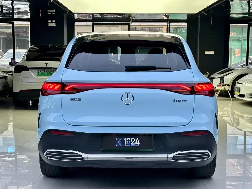 Mercedes-Benz EQE SUV — фото 7