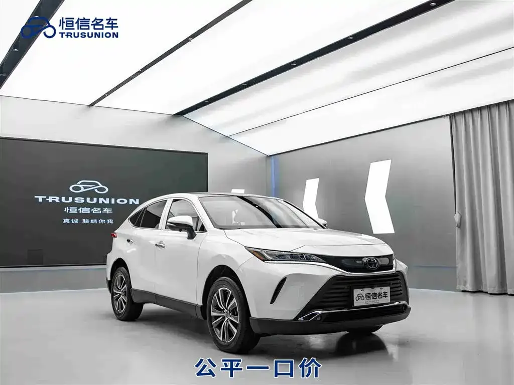 Toyota Harrier — фото 1