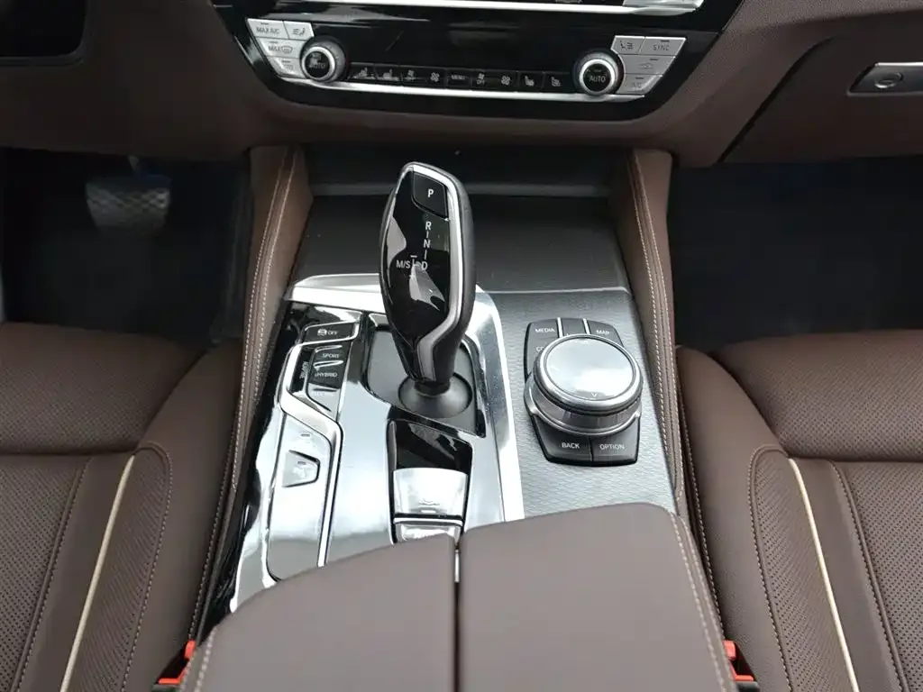 BMW 5 Series New Energy — фото 10