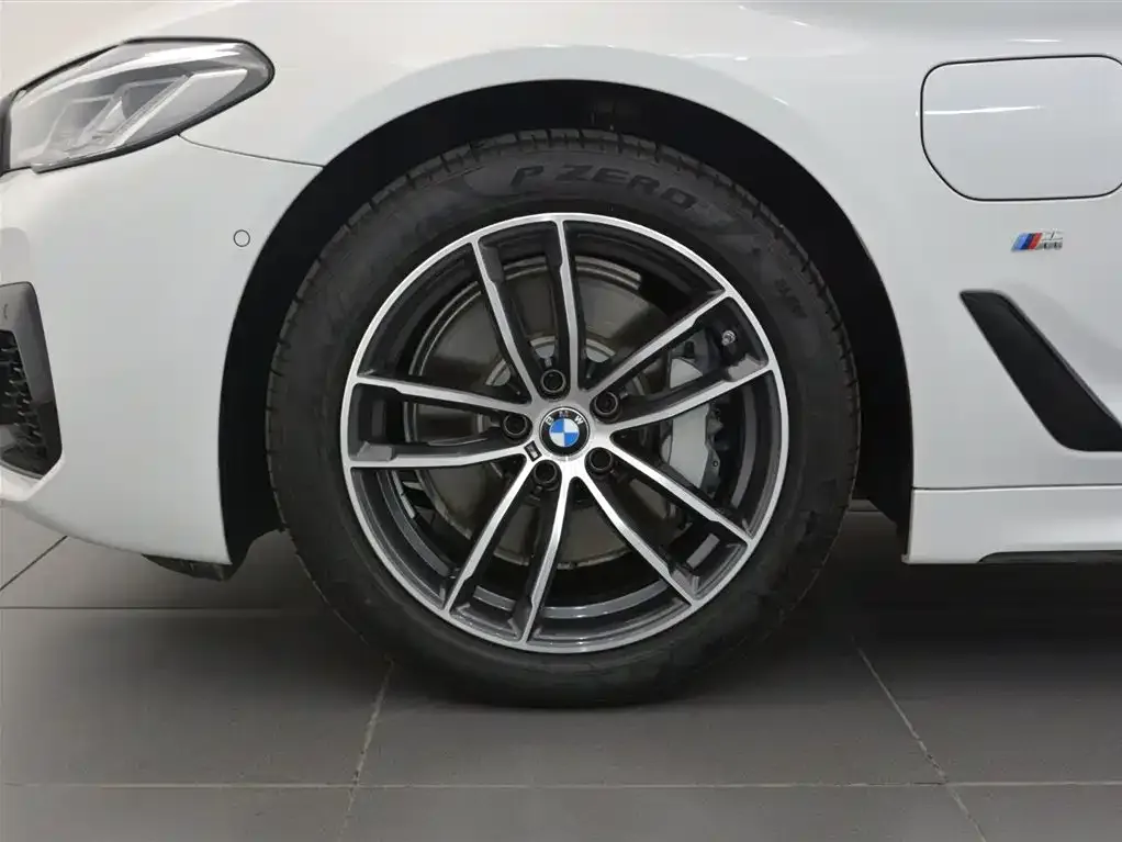 BMW 5 Series New Energy — фото 6