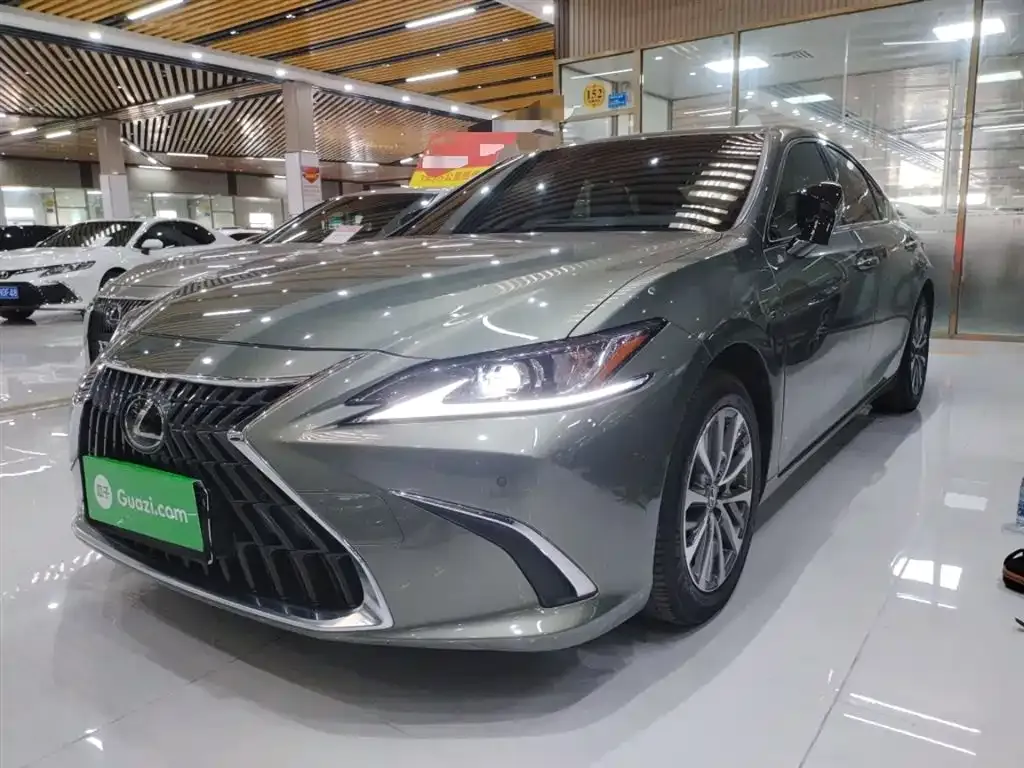 Lexus ES — фото 1