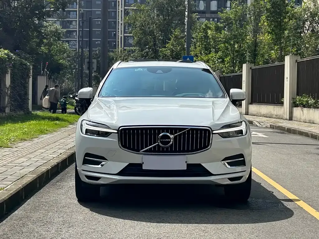 Volvo XC60 — фото 9