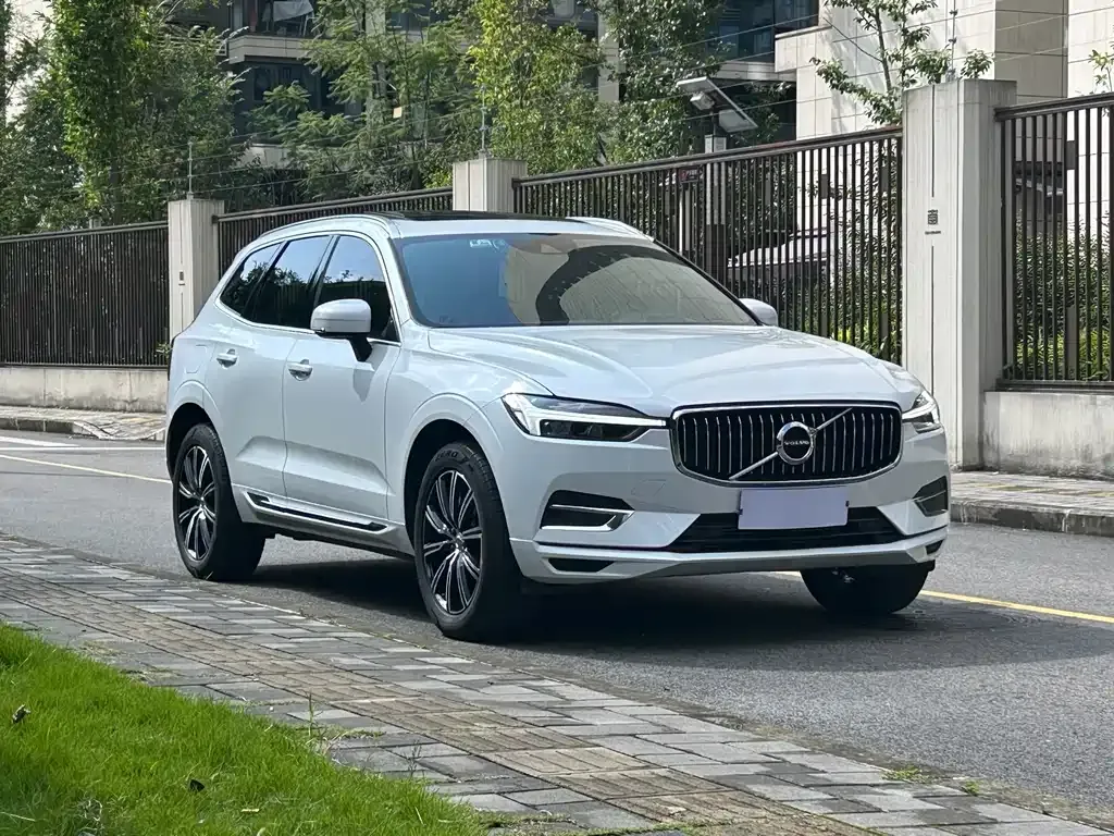 Volvo XC60 — фото 7