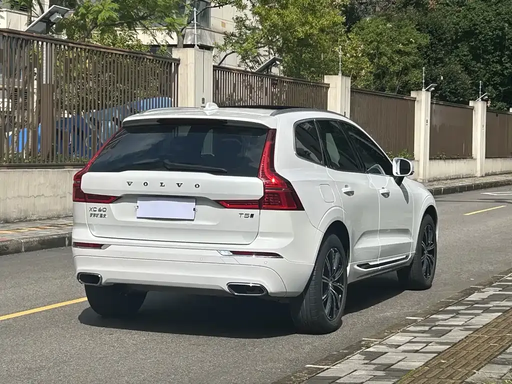Volvo XC60 — фото 4