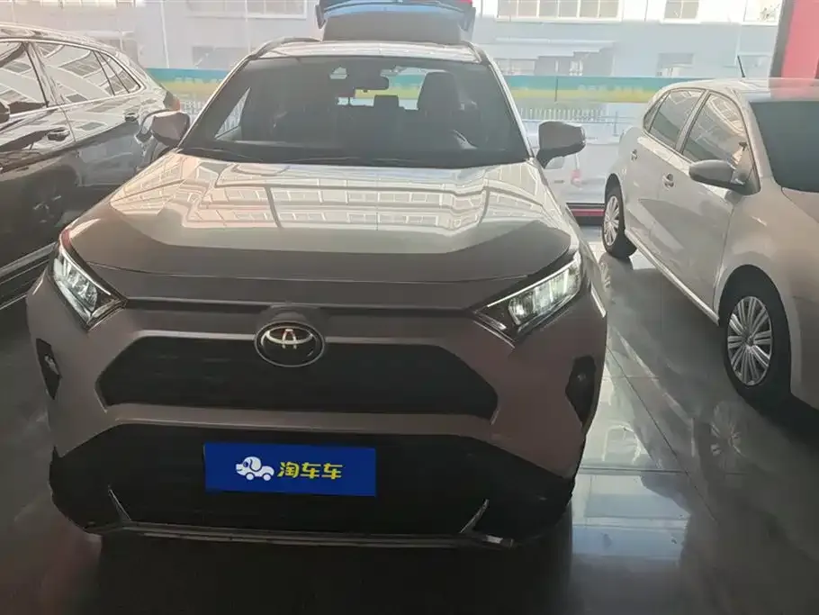 Toyota RAV4 — фото 2