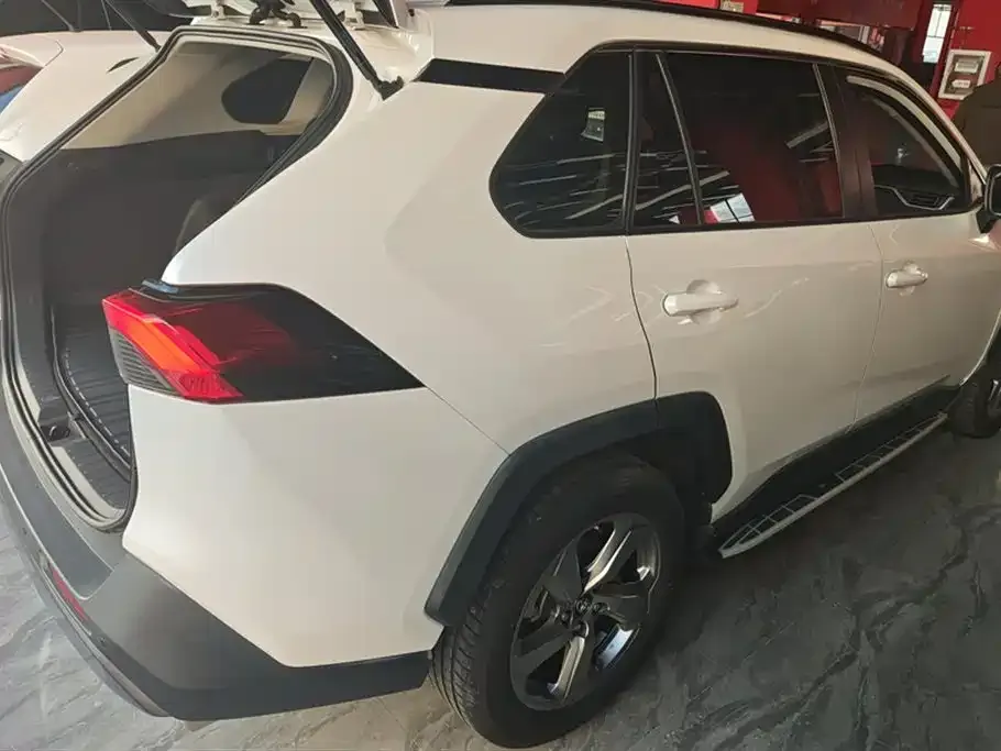 Toyota RAV4 — фото 3