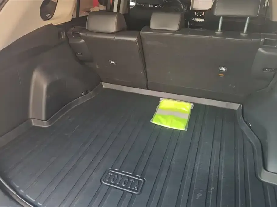 Toyota RAV4 — фото 4
