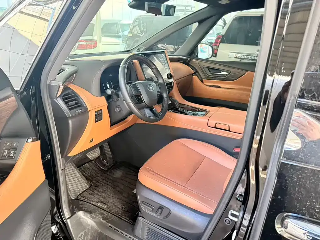 Toyota Alphard — фото 6