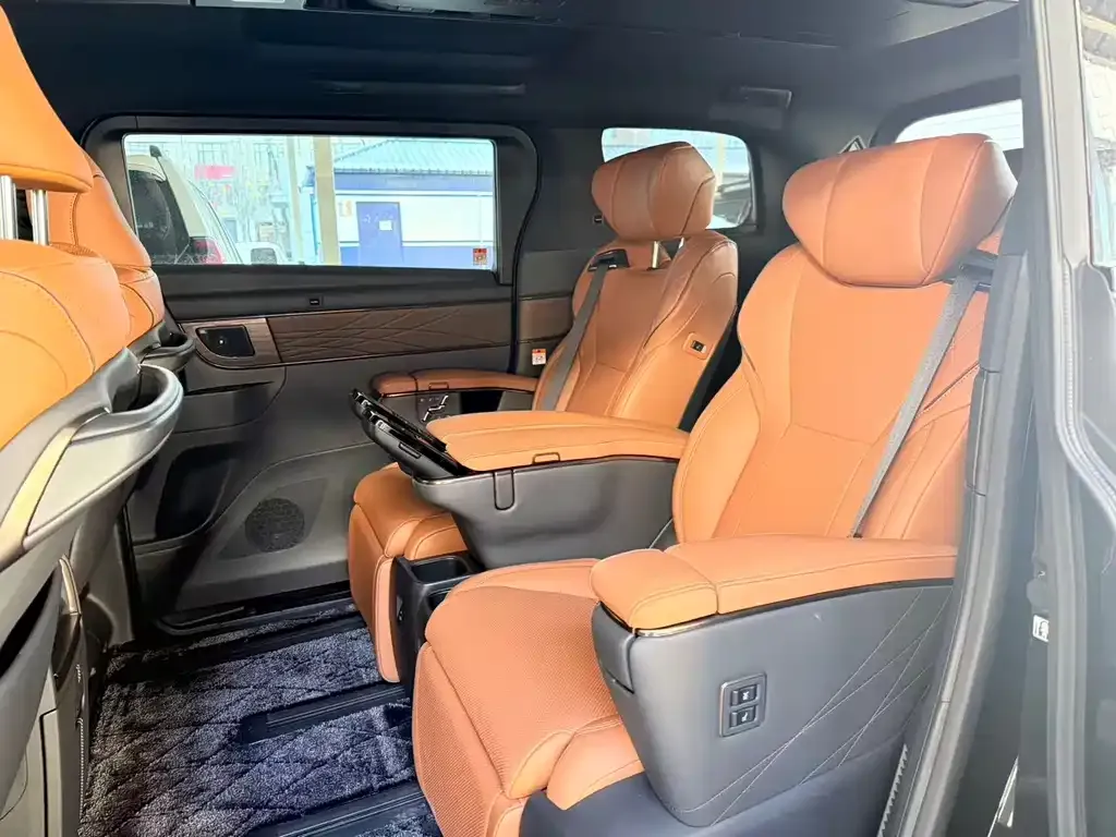 Toyota Alphard — фото 5