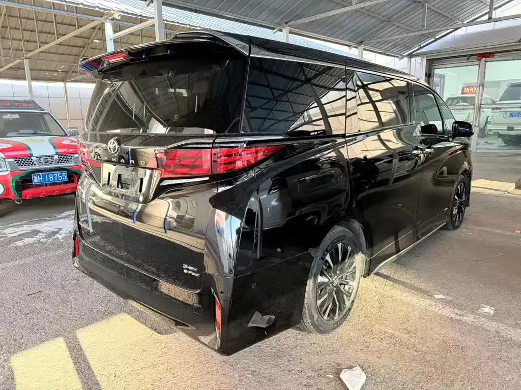 Toyota Alphard — фото 4