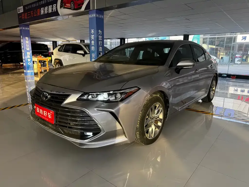 Toyota Avalon — фото 1