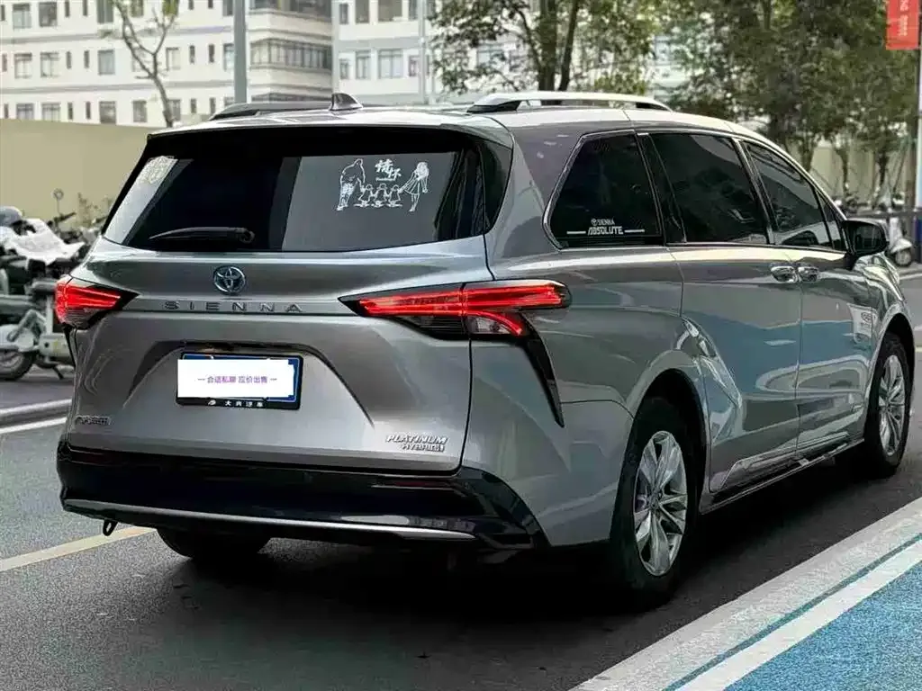 Toyota Sienna — фото 2