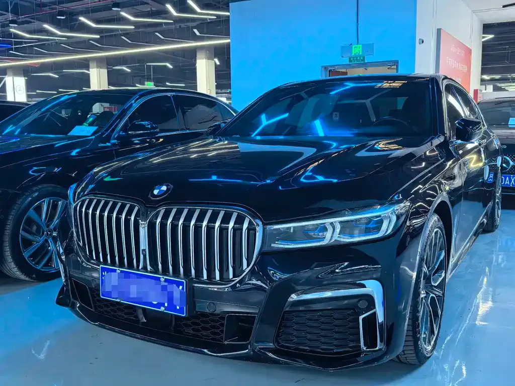 BMW 7 Series — фото 1