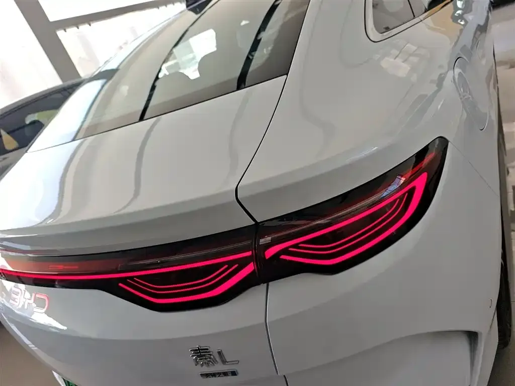BYD Qin L — фото 2