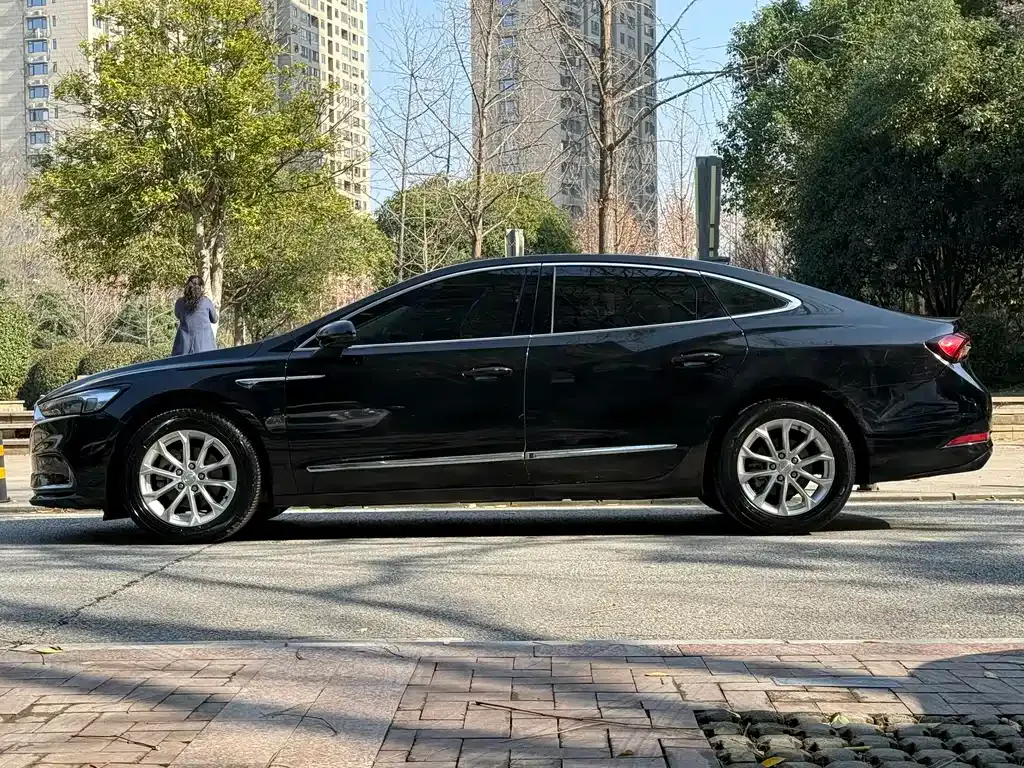 Buick LaCrosse — фото 10