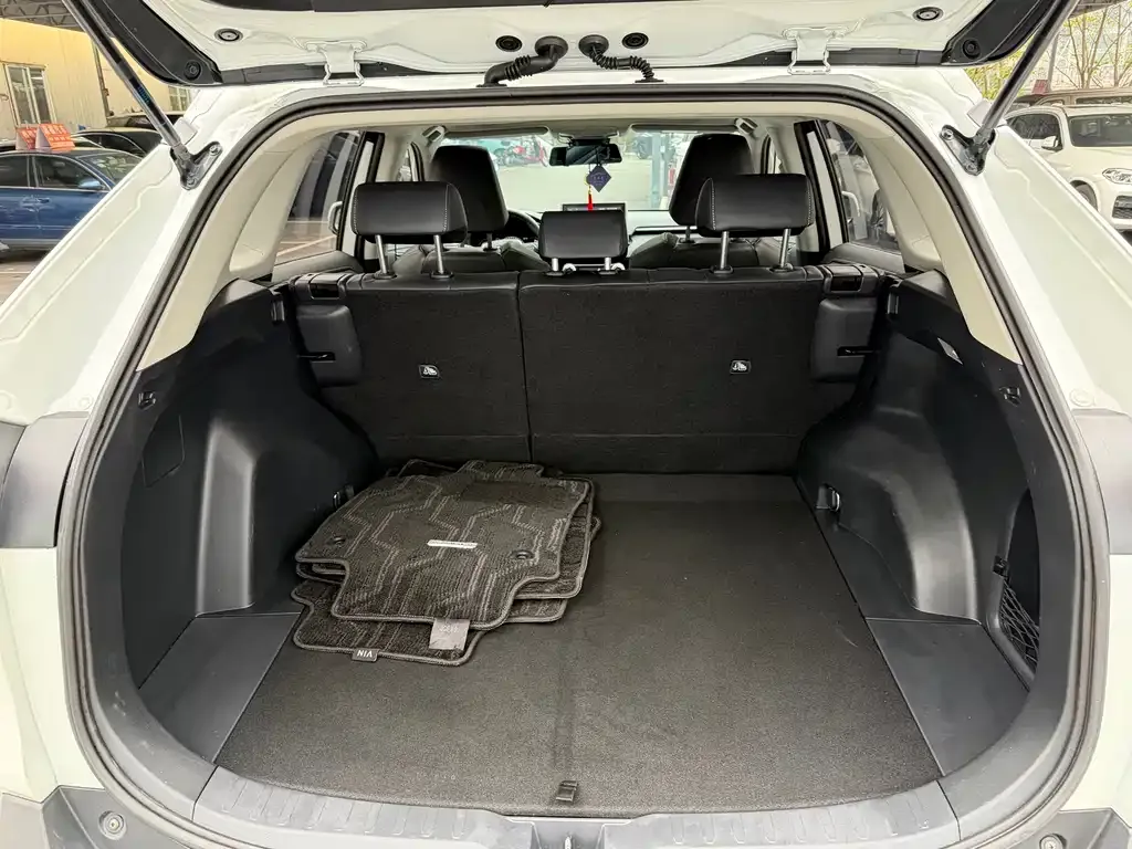 Toyota RAV4 — фото 6