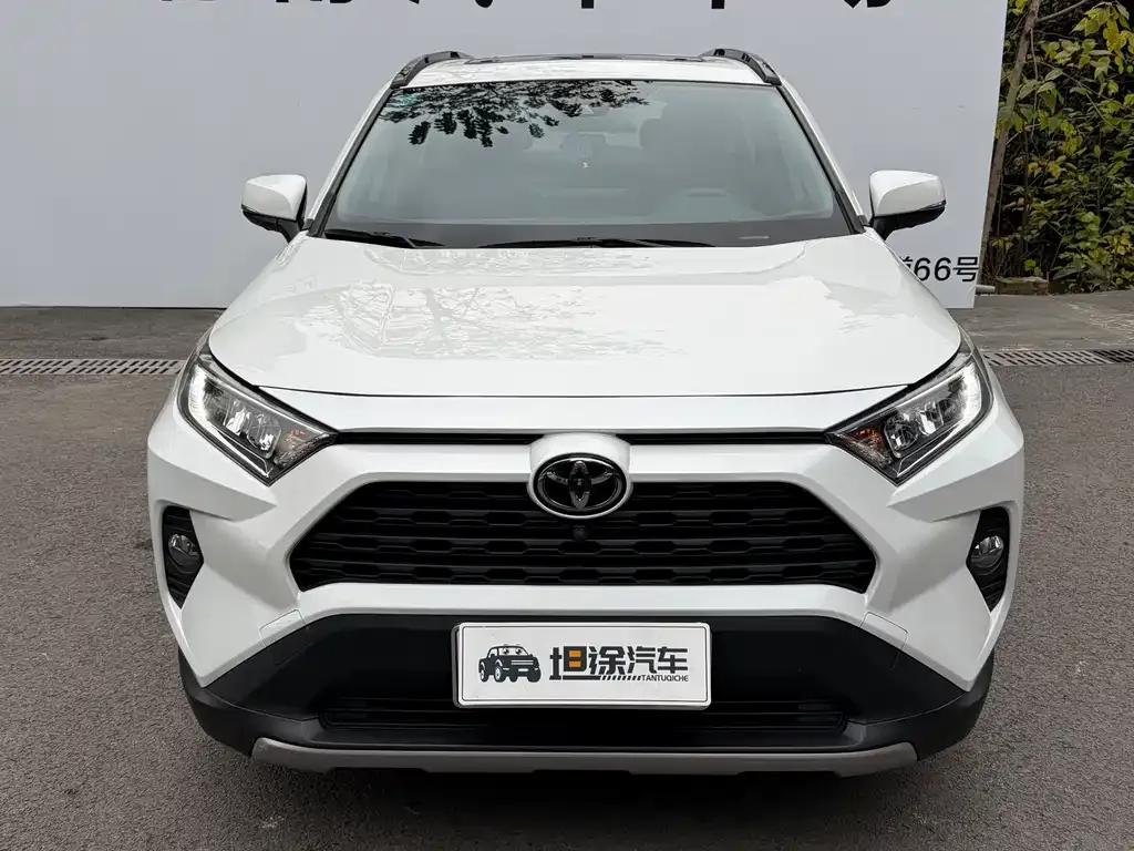 Toyota RAV4 — фото 8