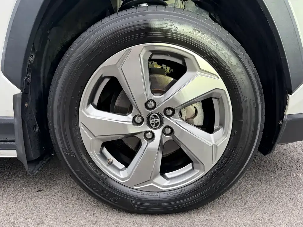 Toyota RAV4 — фото 10