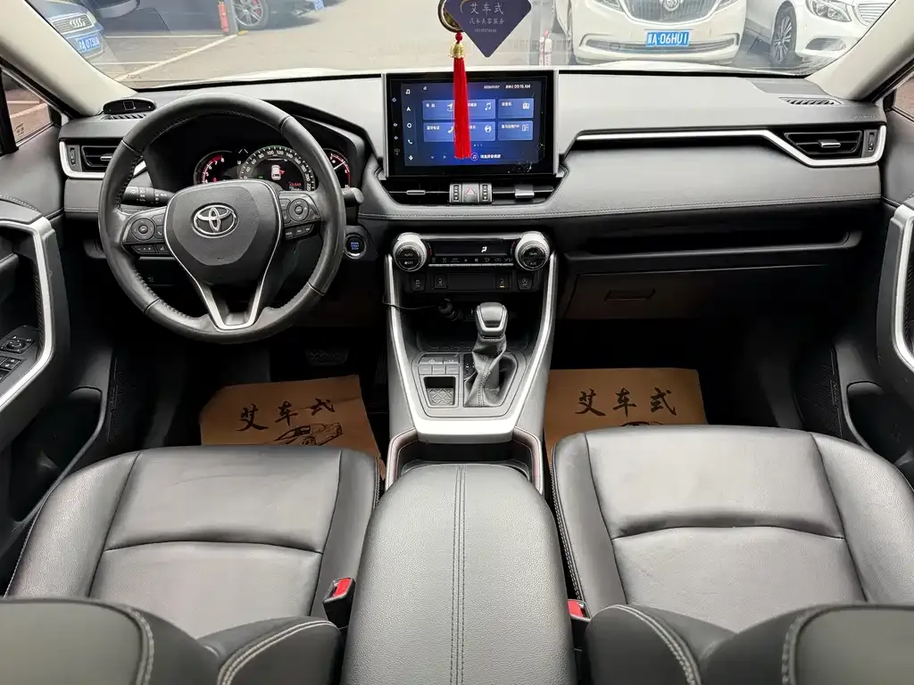 Toyota RAV4 — фото 3