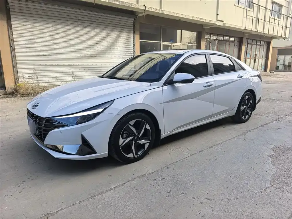 Hyundai Elantra — фото 2
