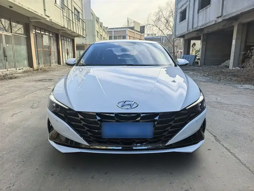 Hyundai Elantra — фото 3