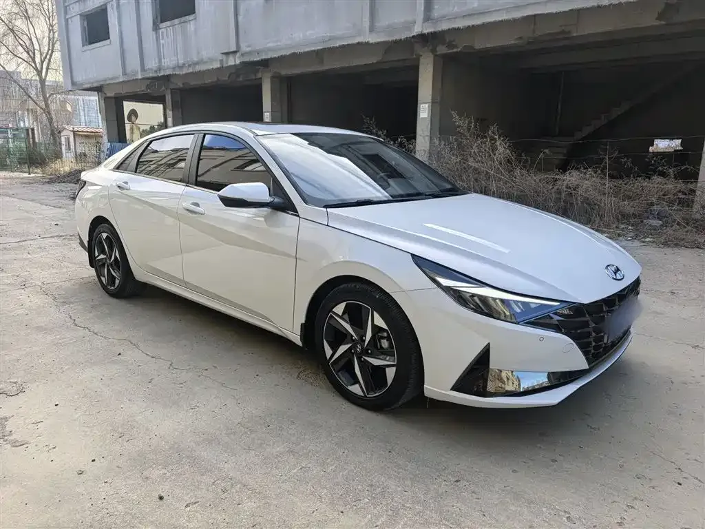 Hyundai Elantra — фото 4